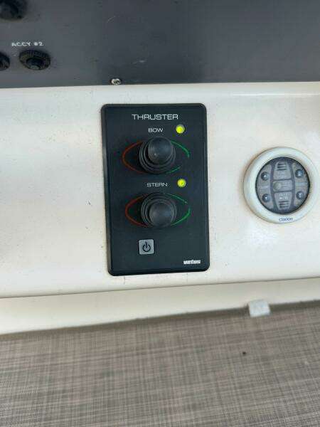 1997 Sea Ray 330 Sundancer