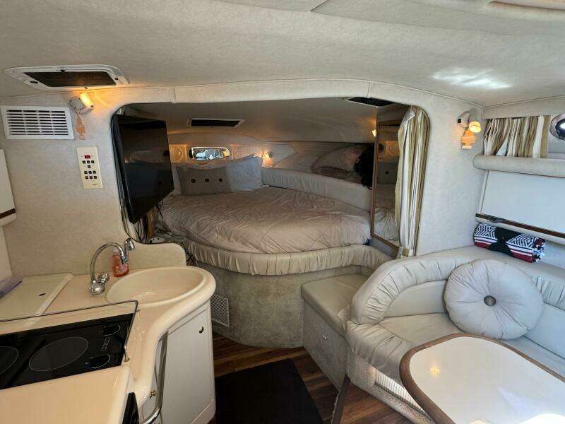 1997 Sea Ray 330 Sundancer