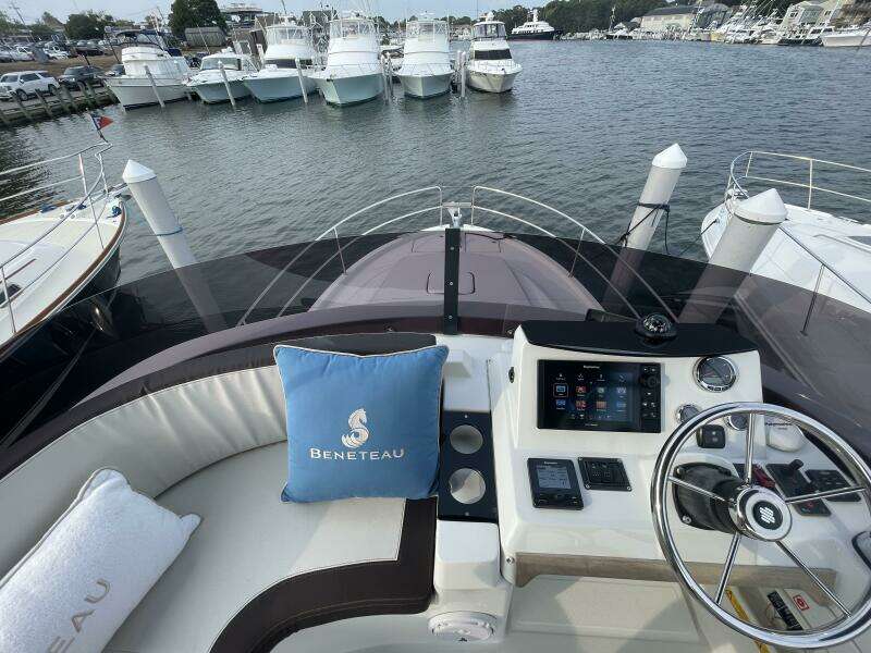 2018 Beneteau Swift Trawler 35- Flybridge