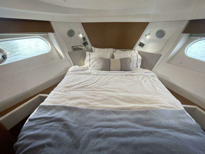 2018 Beneteau Swift Trawler 35- Flybridge