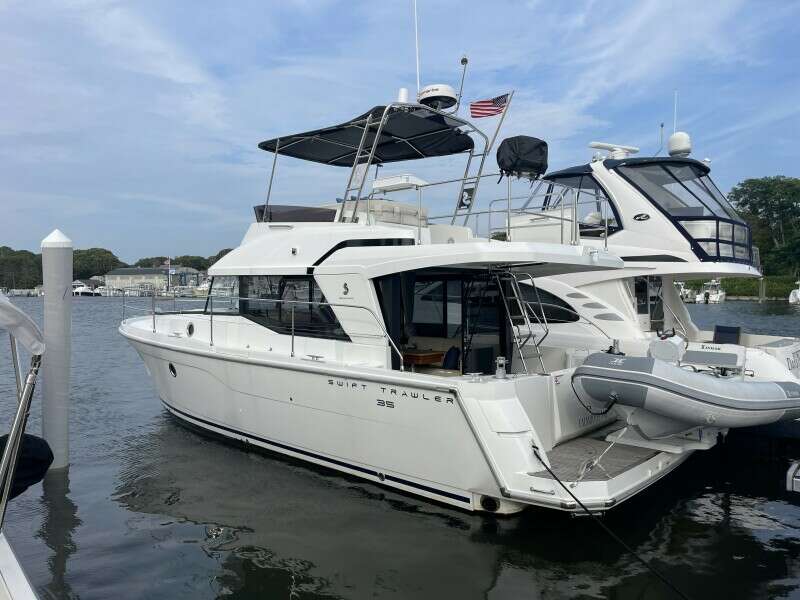 2018 Beneteau Swift Trawler 35- Flybridge