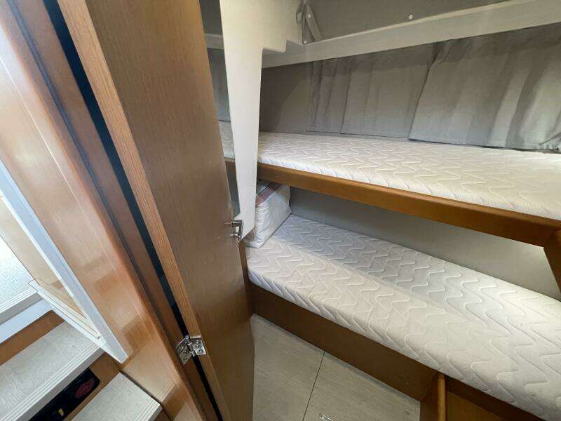 2018 Beneteau Swift Trawler 35- Flybridge