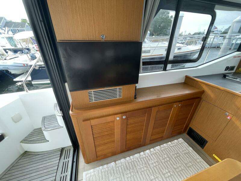 2018 Beneteau Swift Trawler 35- Flybridge
