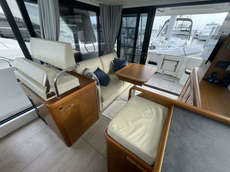 2018 Beneteau Swift Trawler 35- Flybridge