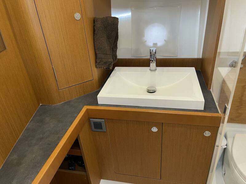 2018 Beneteau Swift Trawler 35- Flybridge