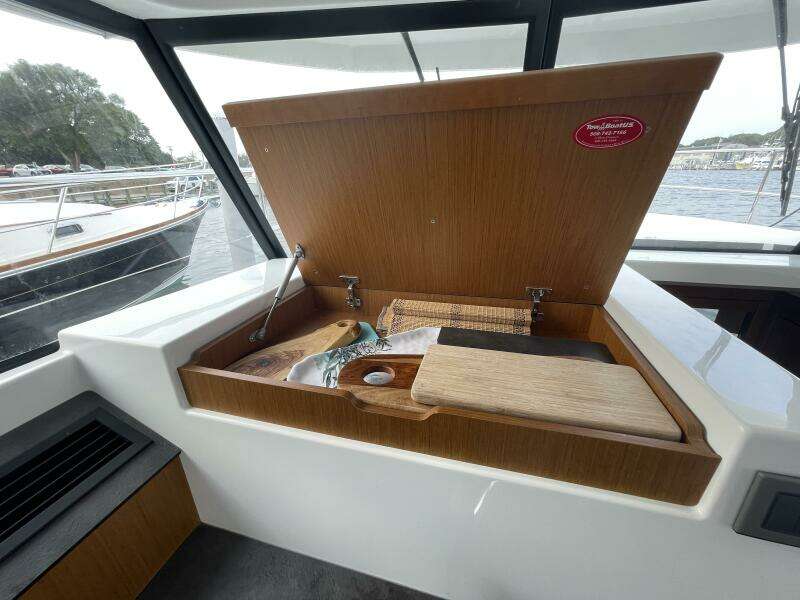 2018 Beneteau Swift Trawler 35- Flybridge