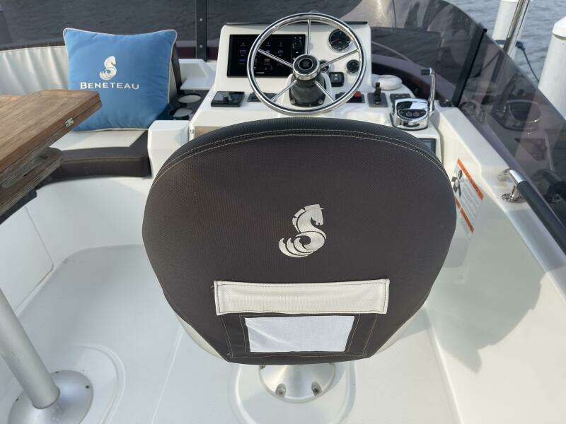 2018 Beneteau Swift Trawler 35- Flybridge