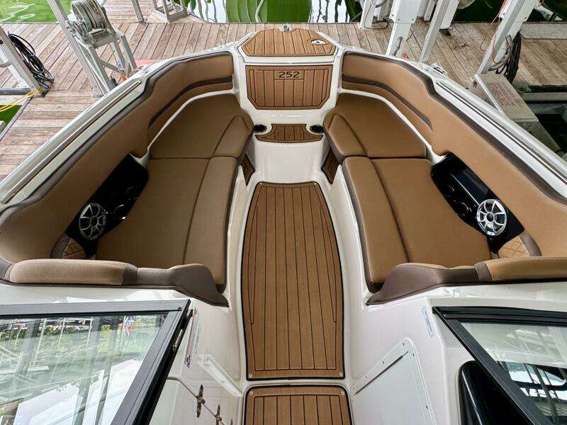 2024 Yamaha Boats 252 SD