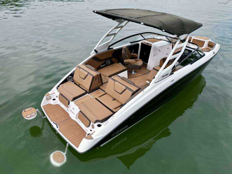 2024 Yamaha Boats 252 SD