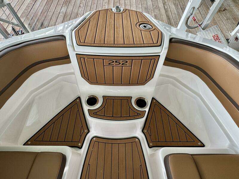 2024 Yamaha Boats 252 SD