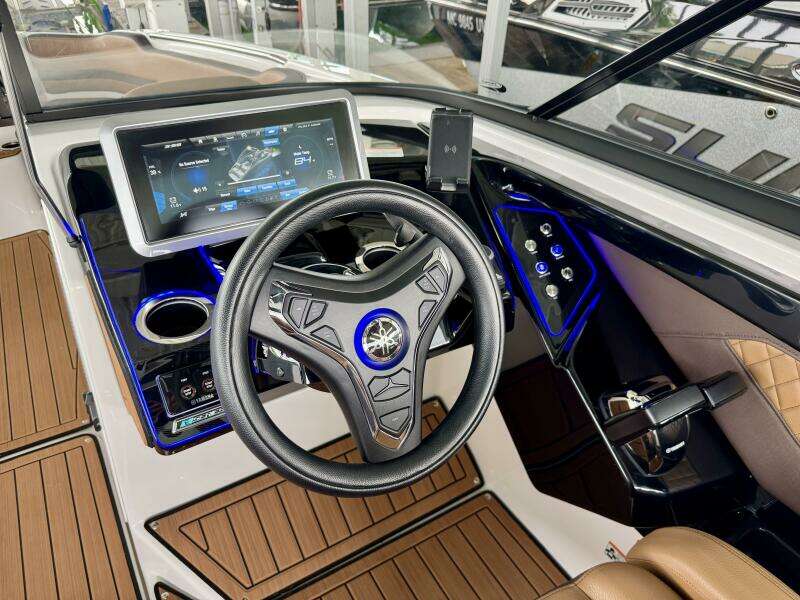 2024 Yamaha Boats 252 SD