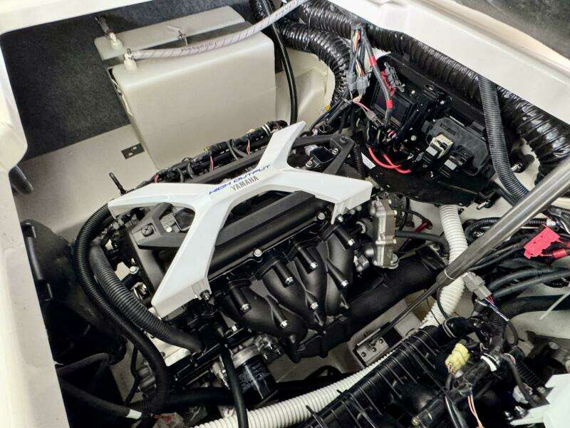 2024 Yamaha Boats 252 SD