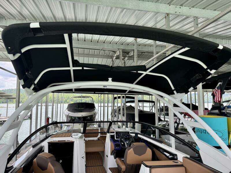 2024 Yamaha Boats 252 SD
