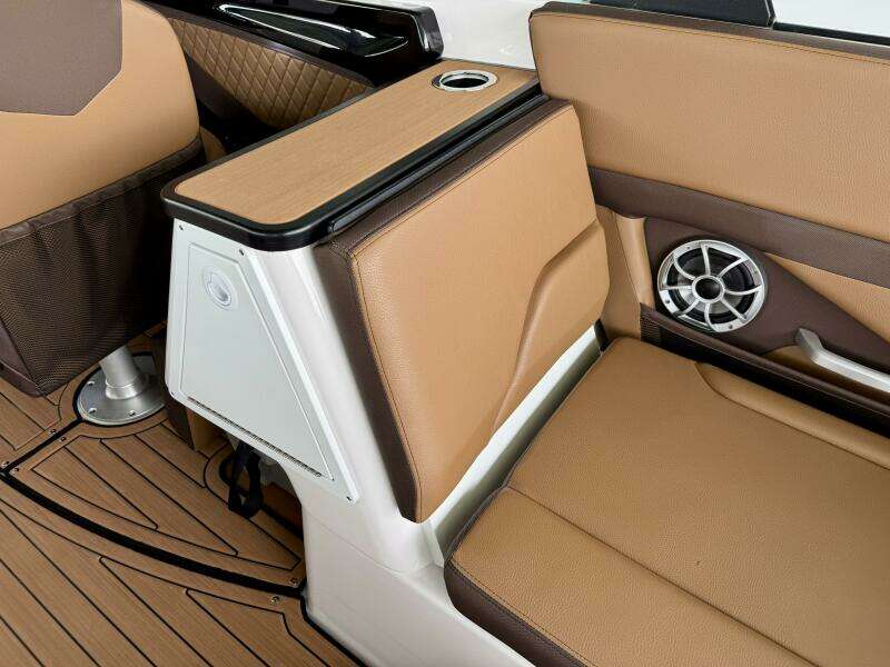 2024 Yamaha Boats 252 SD