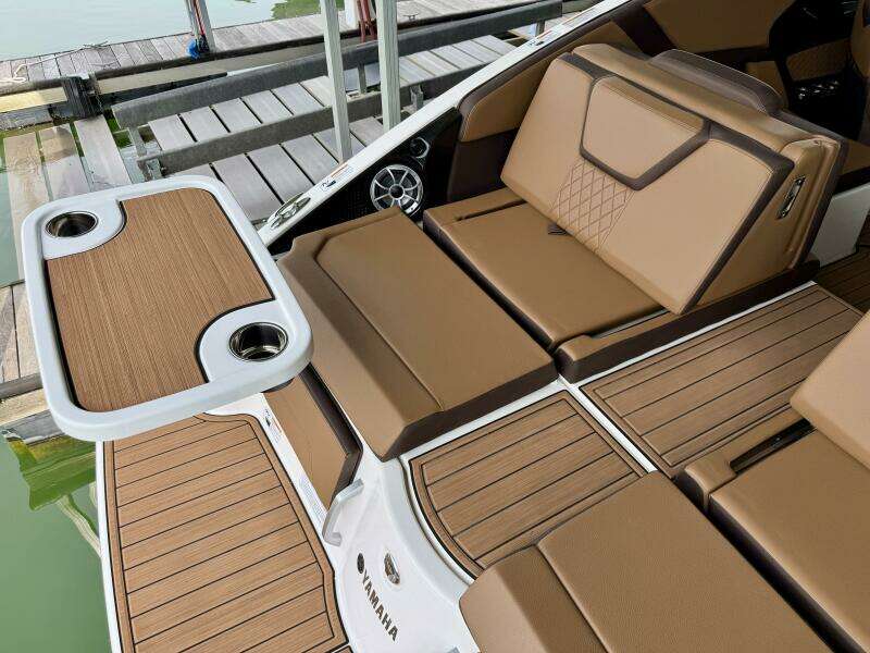 2024 Yamaha Boats 252 SD