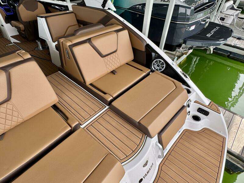2024 Yamaha Boats 252 SD