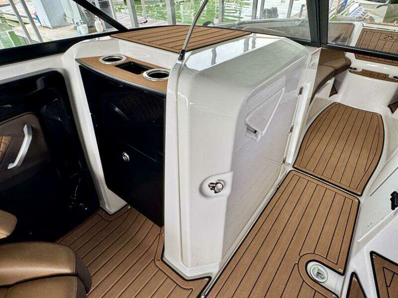 2024 Yamaha Boats 252 SD