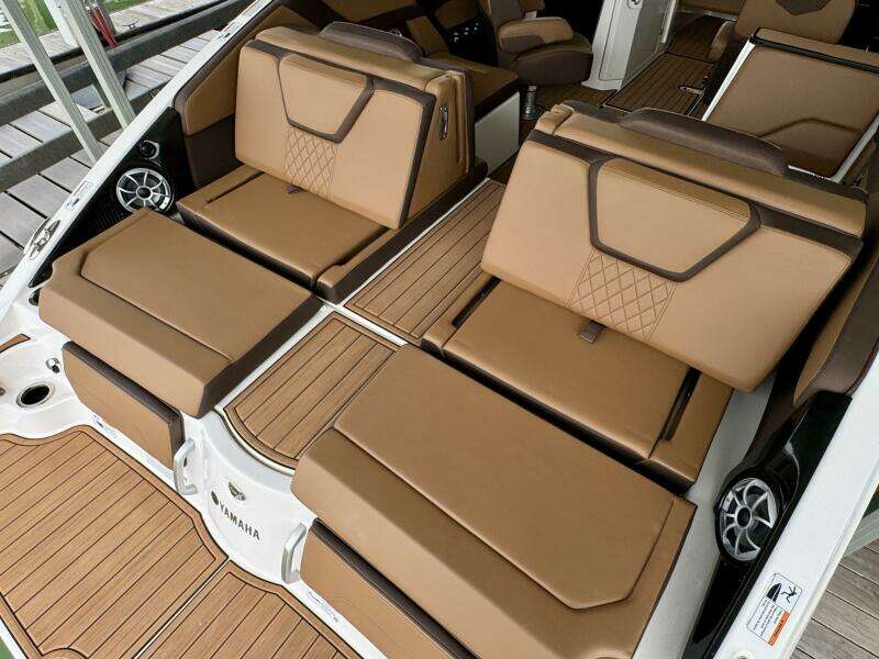 2024 Yamaha Boats 252 SD