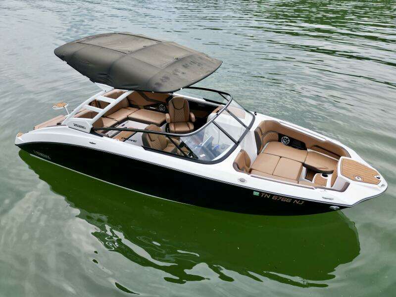 2024 Yamaha Boats 252 SD