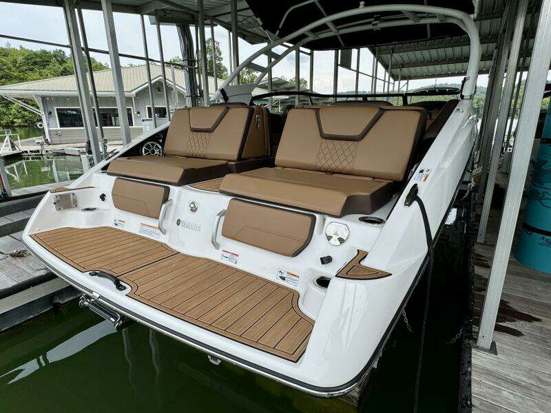 2024 Yamaha Boats 252 SD