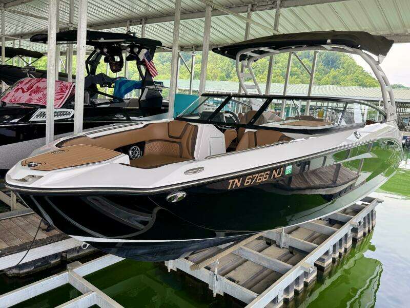 2024 Yamaha Boats 252 SD