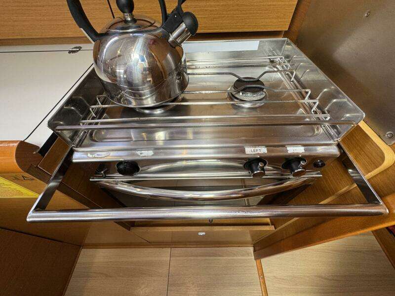 2018 Jeanneau Sun Odyssey 389