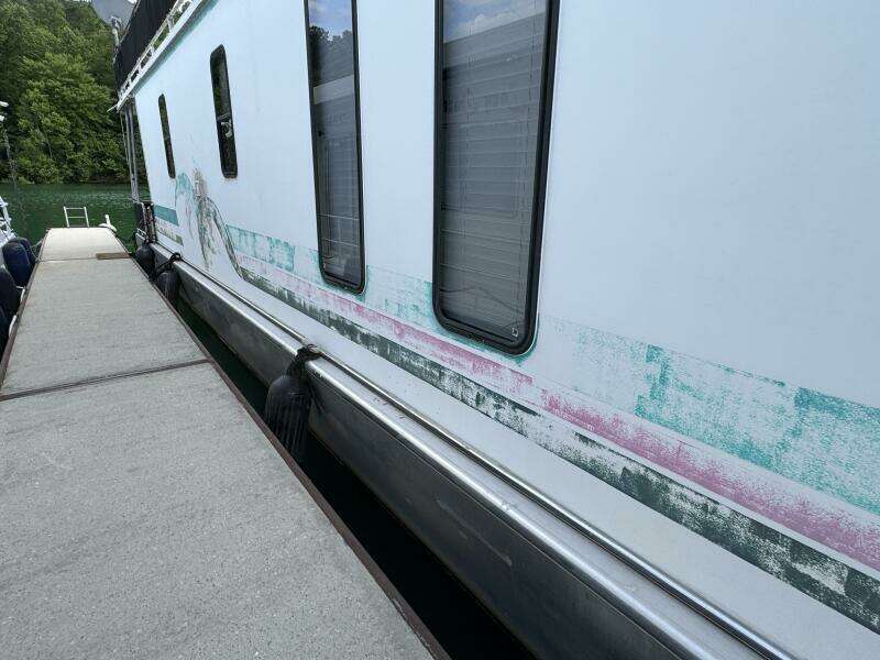 1999 Aqua Chalet 16 x 68 Widebody