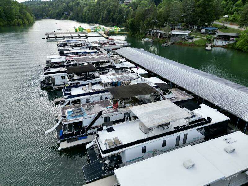 1999 Aqua Chalet 16 x 68 Widebody