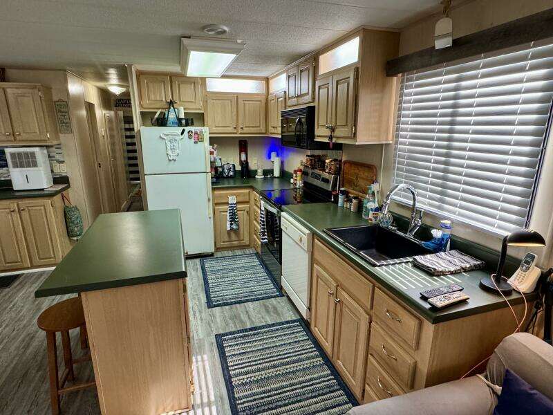 1999 Aqua Chalet 16 x 68 Widebody