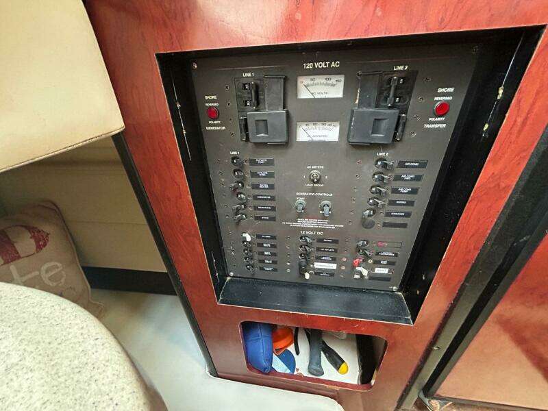 2001 Wellcraft 3700 Martinique