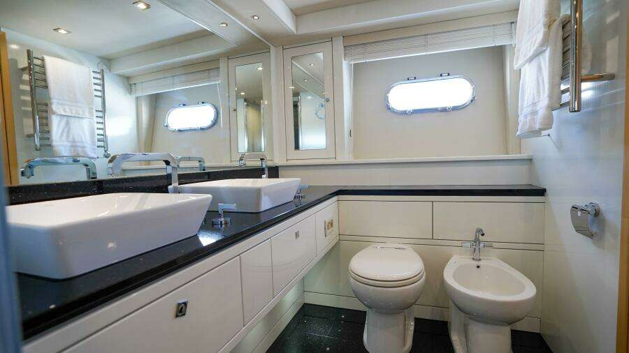 2012 Sunseeker 88 Yacht