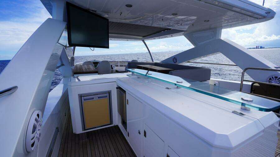 2012 Sunseeker 88 Yacht