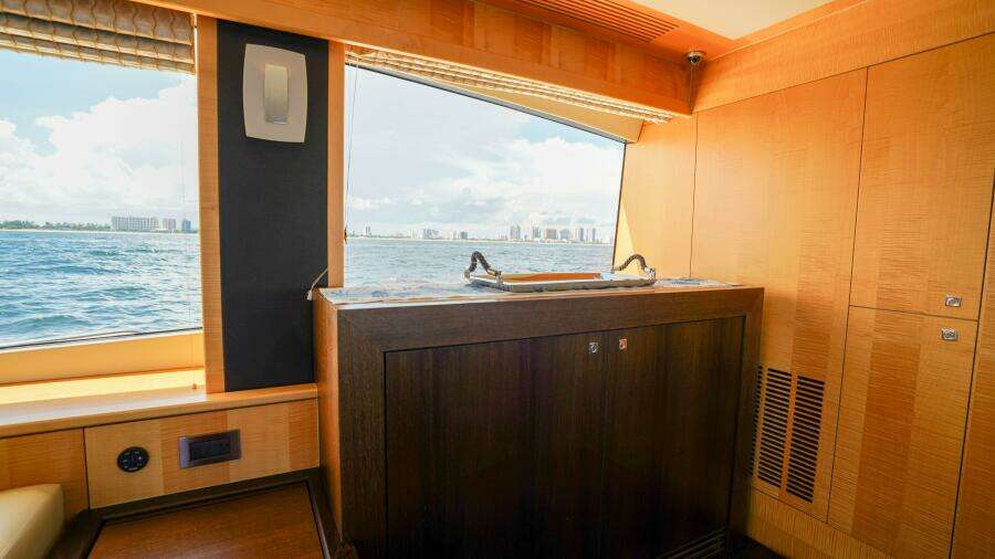 2012 Sunseeker 88 Yacht