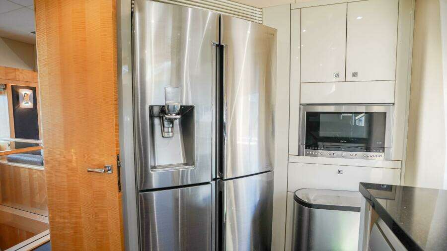 2012 Sunseeker 88 Yacht