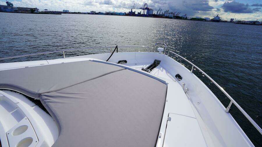 2012 Sunseeker 88 Yacht