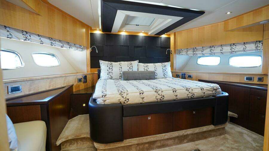 2012 Sunseeker 88 Yacht