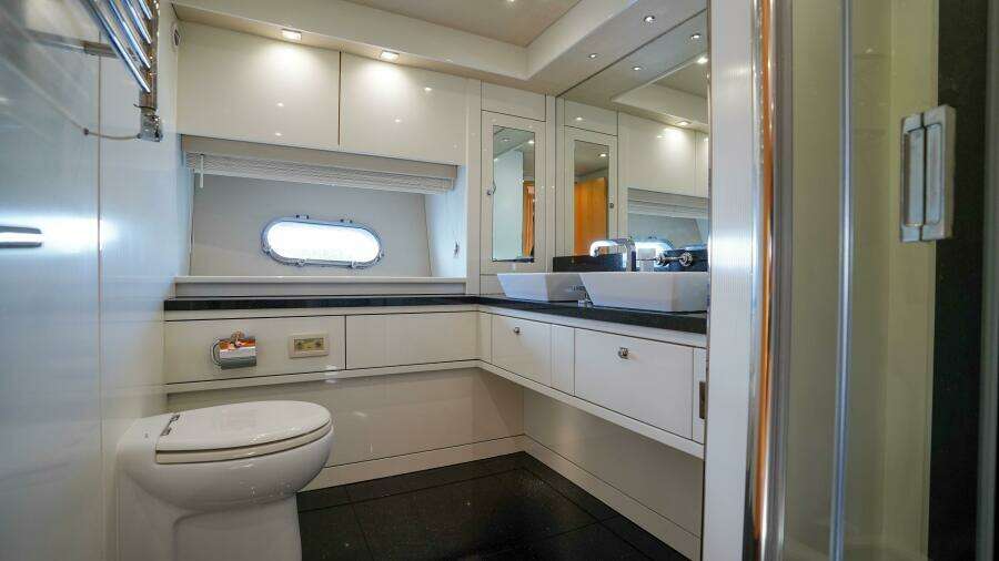 2012 Sunseeker 88 Yacht