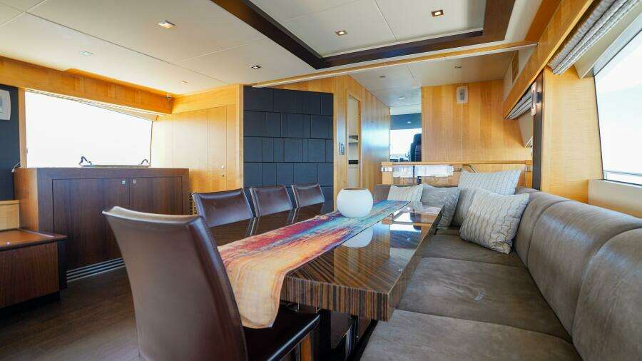 2012 Sunseeker 88 Yacht