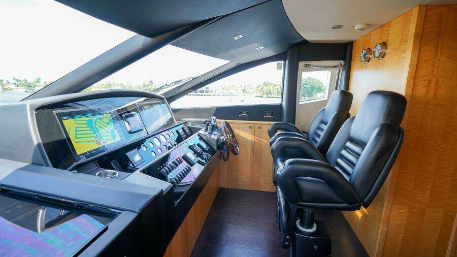 2012 Sunseeker 88 Yacht