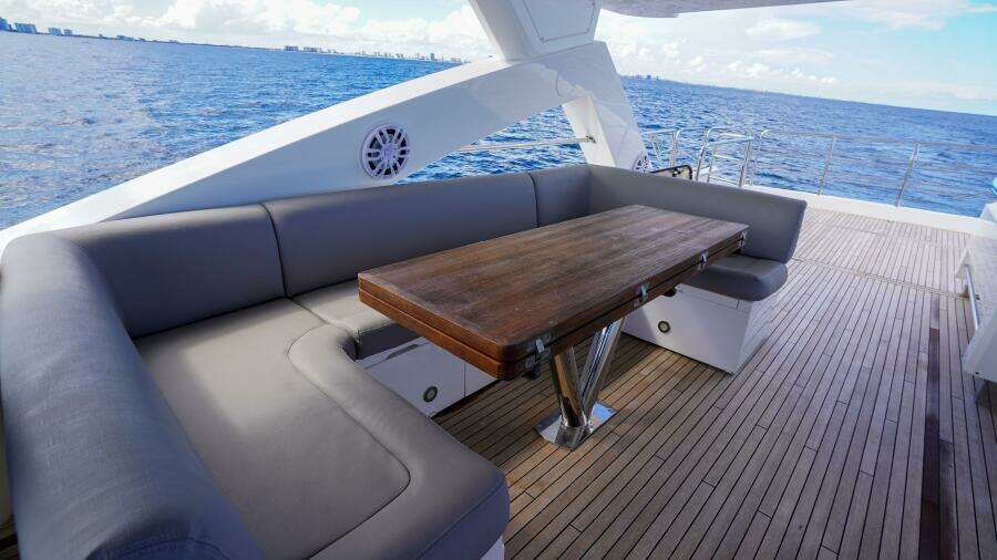 2012 Sunseeker 88 Yacht