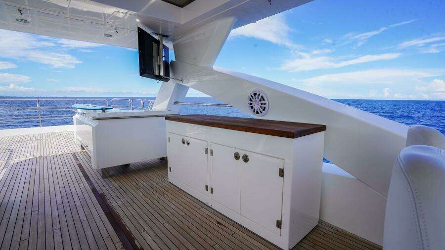 2012 Sunseeker 88 Yacht