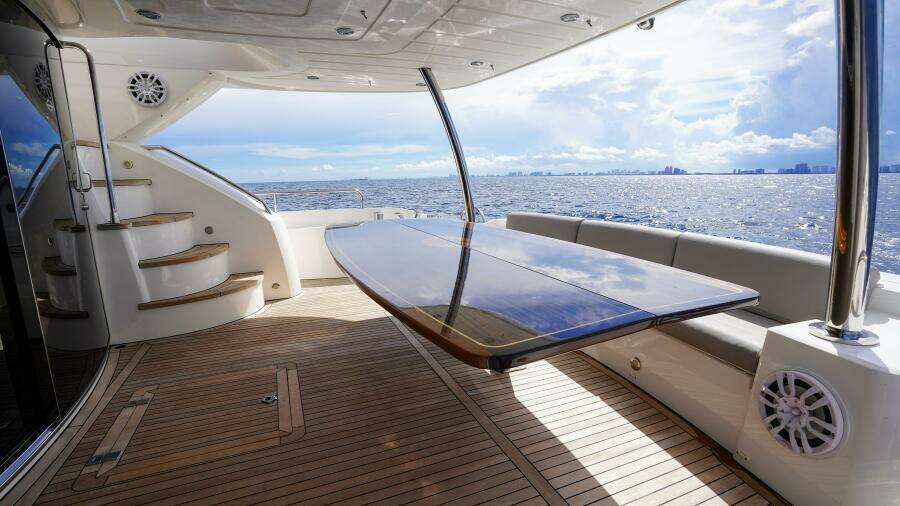 2012 Sunseeker 88 Yacht