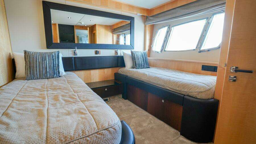 2012 Sunseeker 88 Yacht