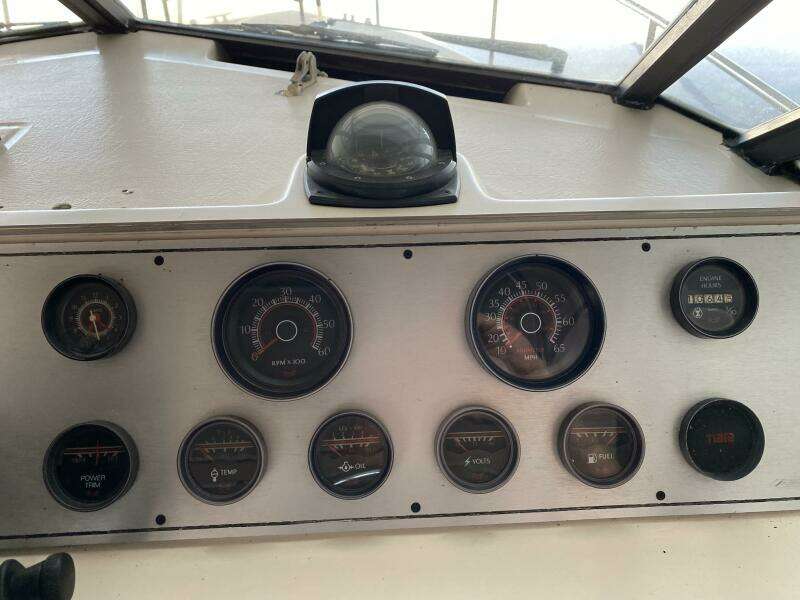 1985 Tiara Sport 2600 Continental
