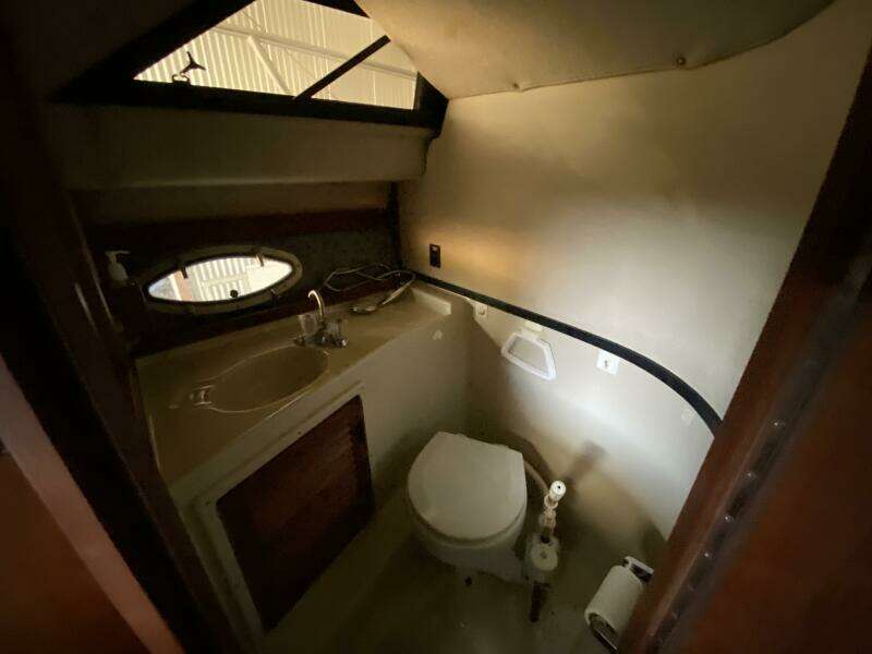 1985 Tiara Sport 2600 Continental