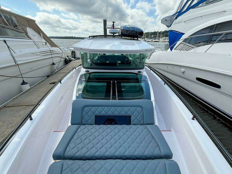 2023 Axopar 37 XC AFT CABIN