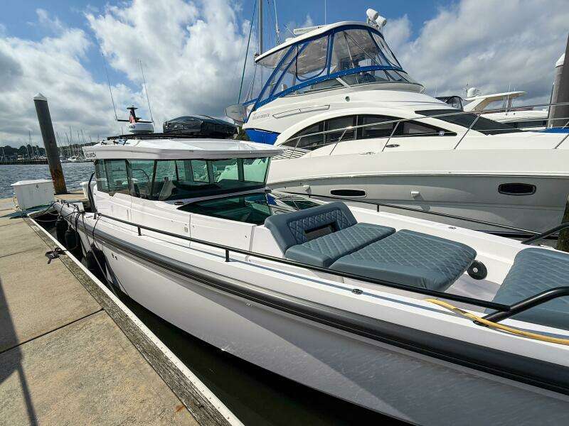 2023 Axopar 37 XC AFT CABIN