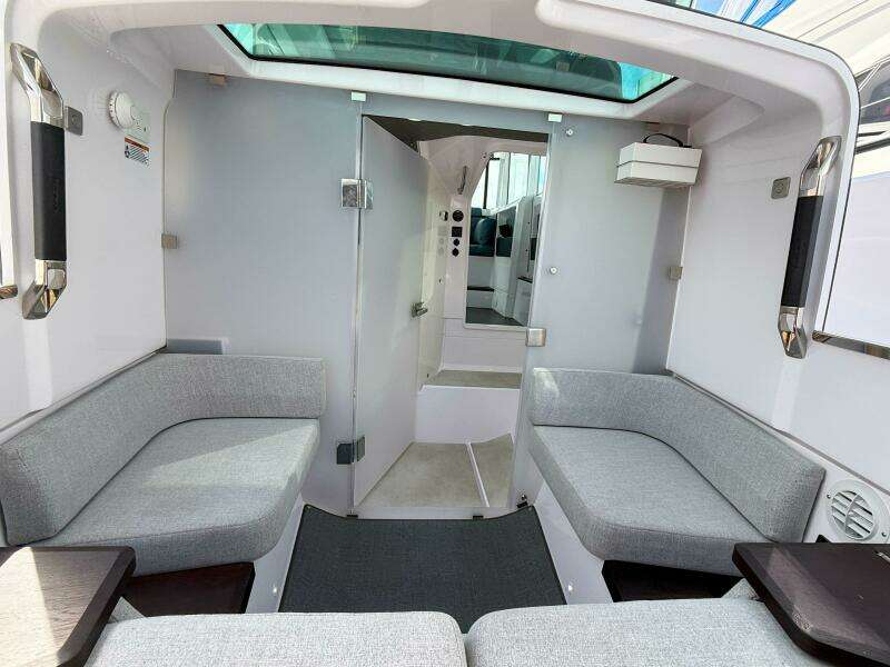 2023 Axopar 37 XC AFT CABIN