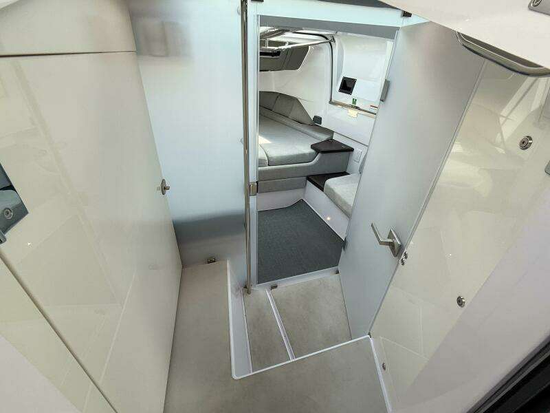 2023 Axopar 37 XC AFT CABIN
