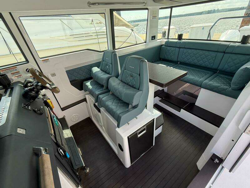 2023 Axopar 37 XC AFT CABIN